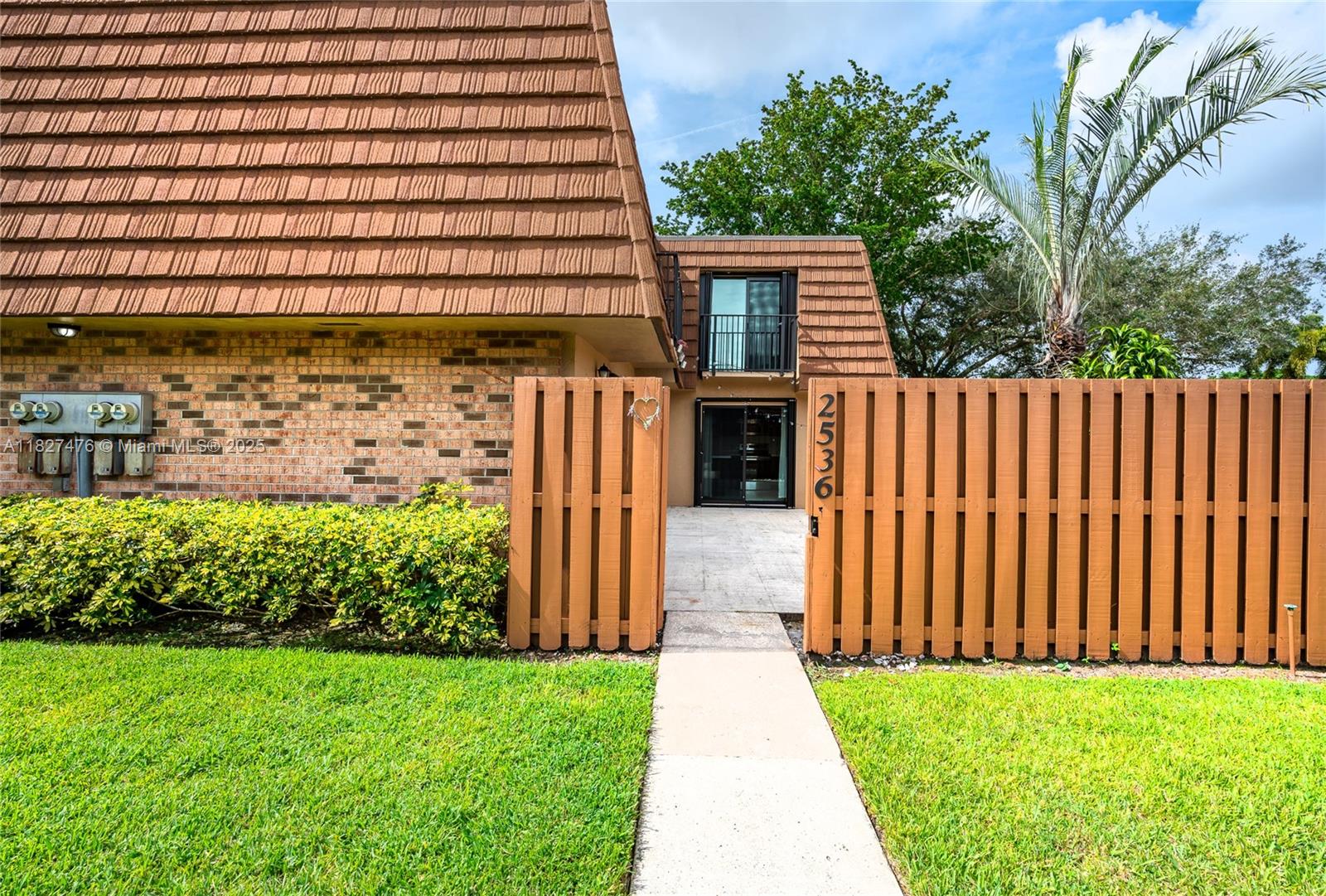 2536 Camelot Ct 2536