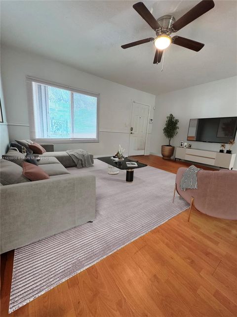 5843 SW 62nd St Miami FL 33143