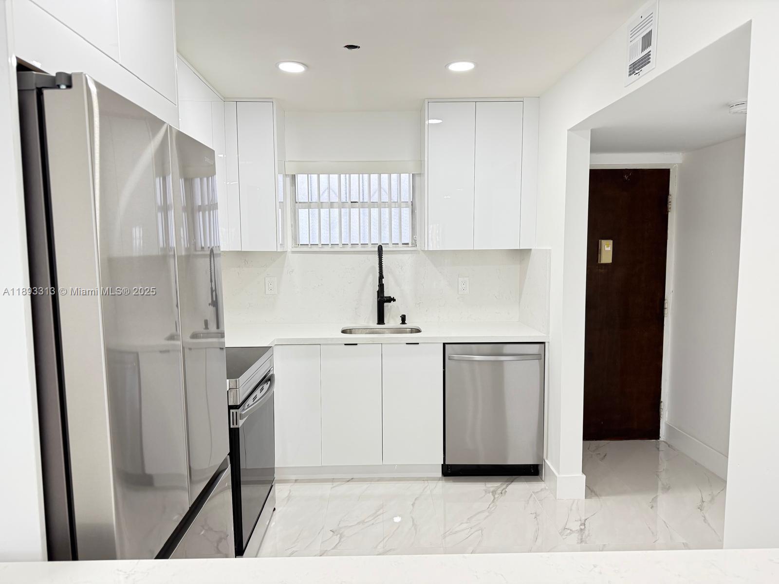 71 ST BYRON CONDO - Residential Lease