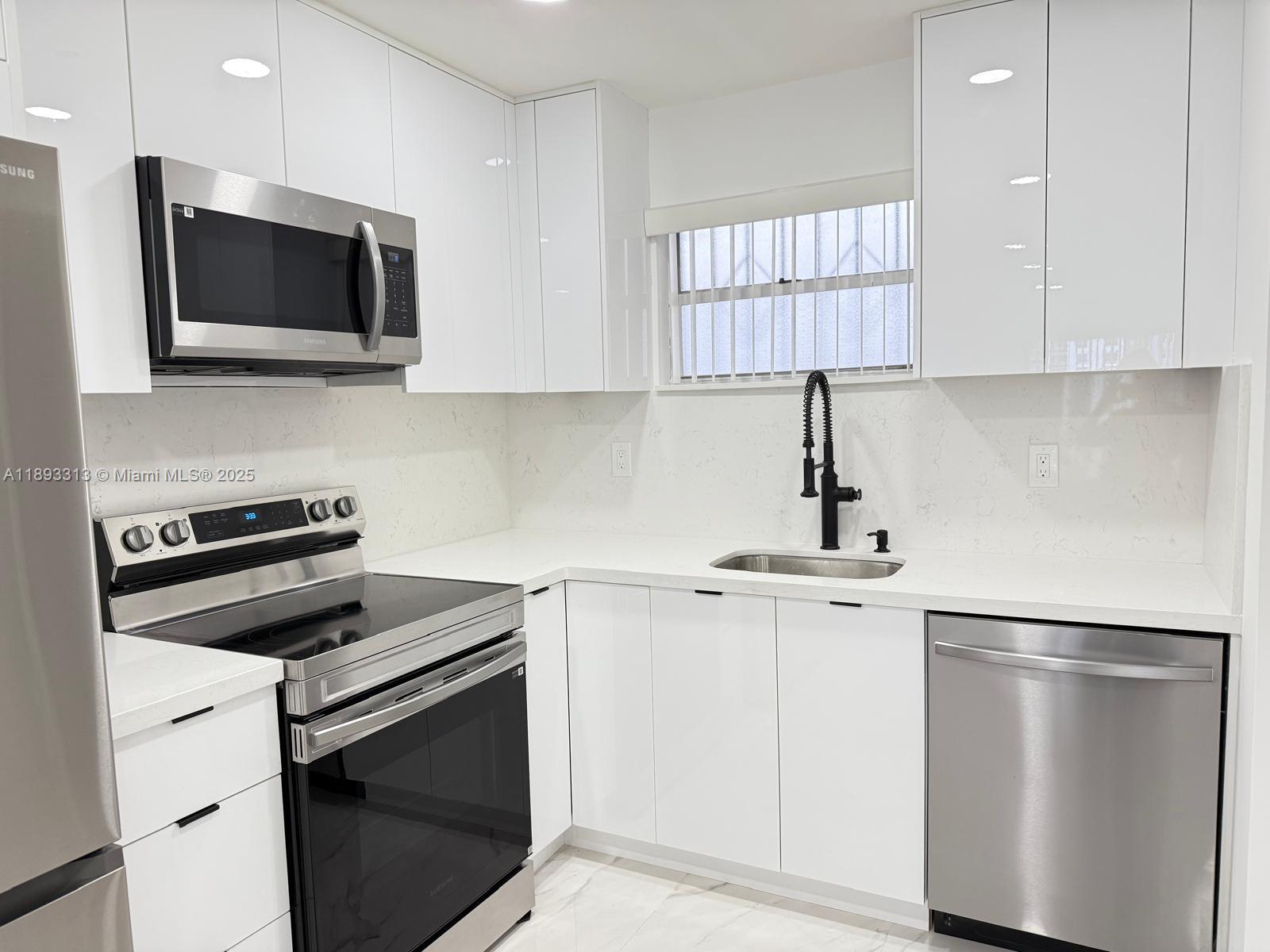 71 ST BYRON CONDO - Residential Lease