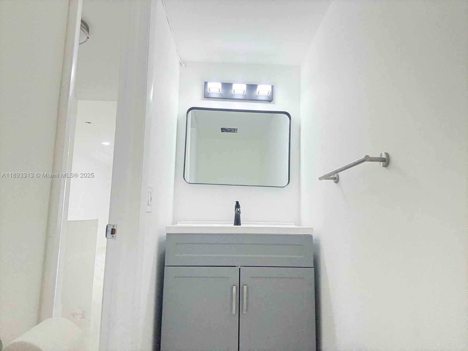 71 ST BYRON CONDO - Residential Lease