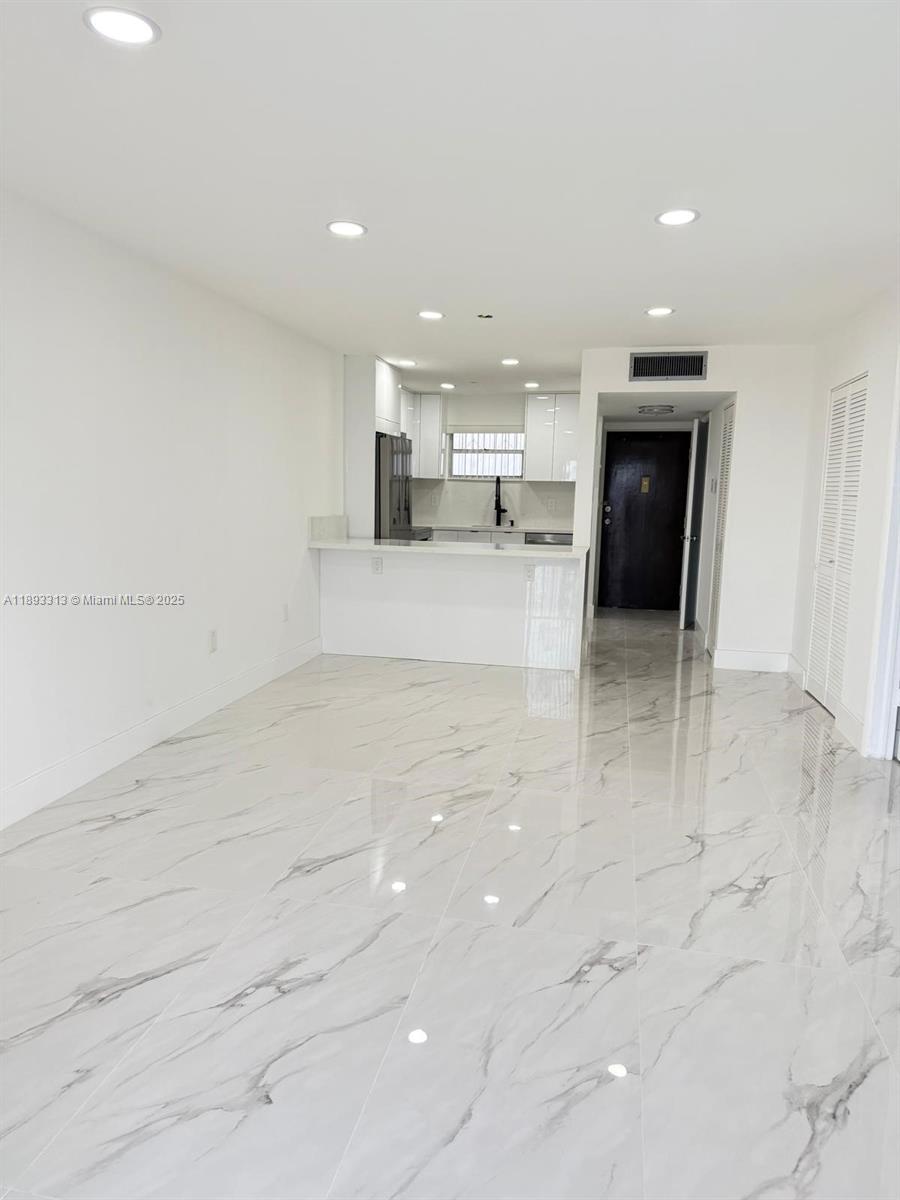 71 ST BYRON CONDO - Residential Lease