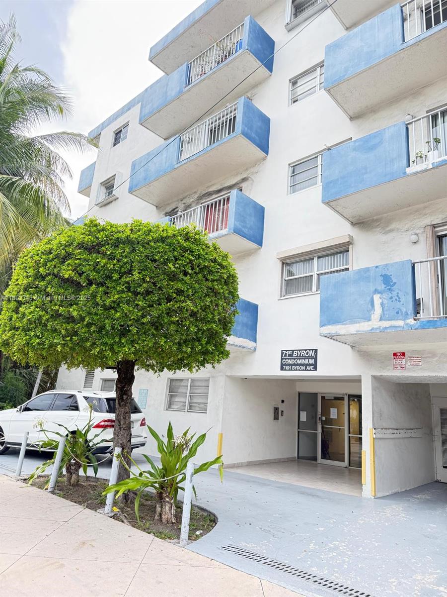 EXCELLENT APARTAMENT SPACIOUS, BRIGHT AND COMFORTABLE. LOCATED IN NORTH BEACH. BEAUTIFUL BALCONY WITH OCEAN VIEWS. ASSIGNED AND
COVERED PARKING. LANDRY ON EACH FLOOR. SECURE BUILDING , WITH SUPERMARKETS, SHOPS AND RESTAURANTS A FEW BLOCKS AWAY. QUICK ENTRY ,
FEW REQUIREMENTS. JUST ONE MONTH'S RENT AND DEPOSIT. ONLY TWO PEOPLE. Equal Housing Opportunity.