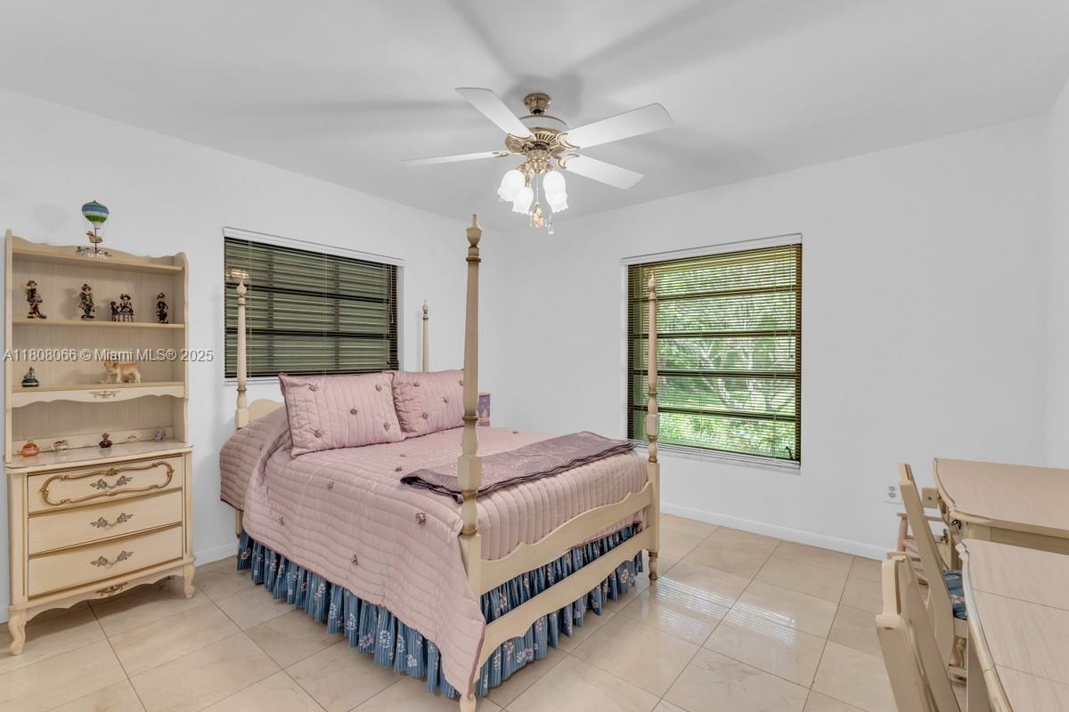 WARWICK MANOR 1ST ADDN - Residential