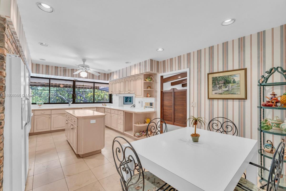 WARWICK MANOR 1ST ADDN - Residential