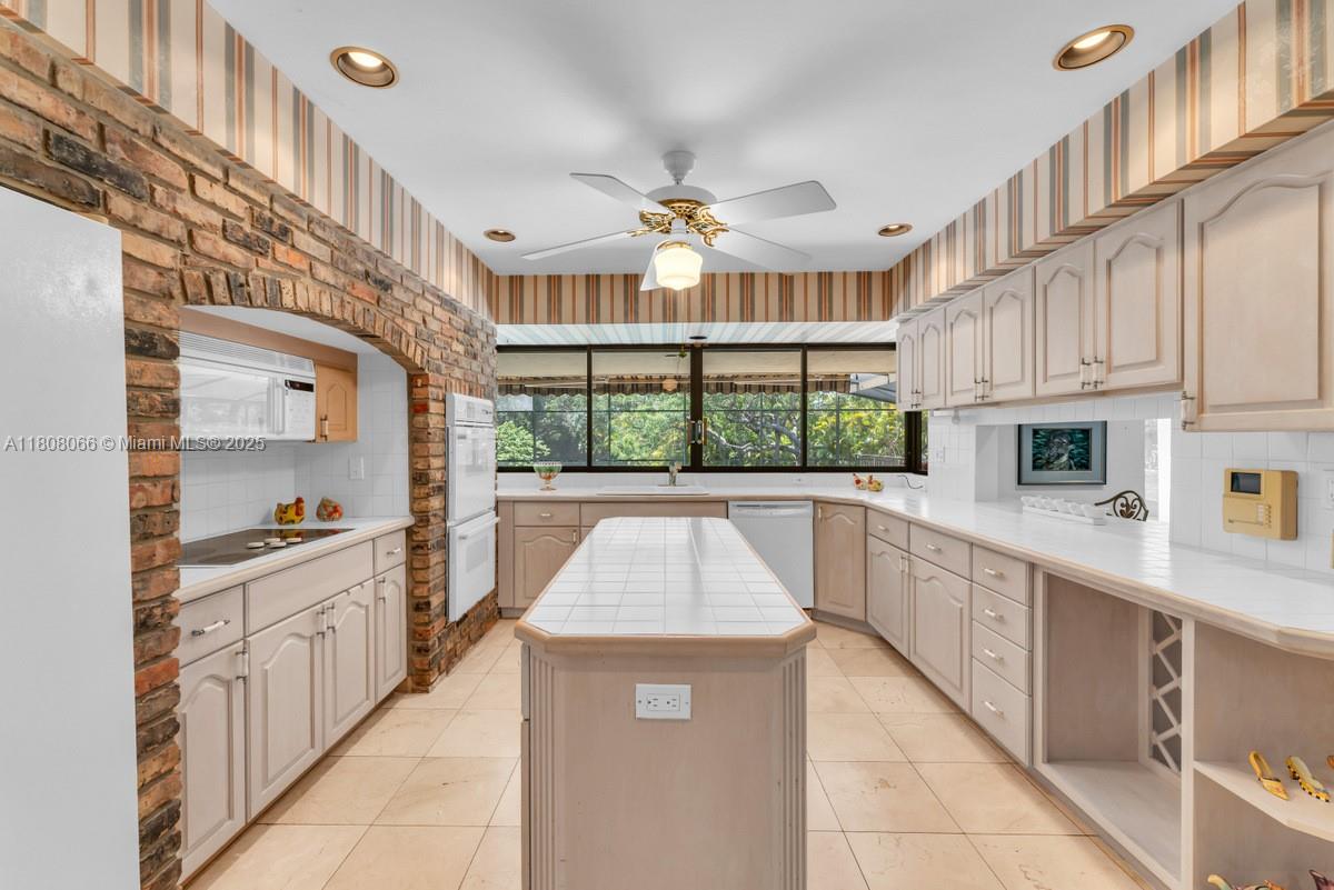 WARWICK MANOR 1ST ADDN - Residential