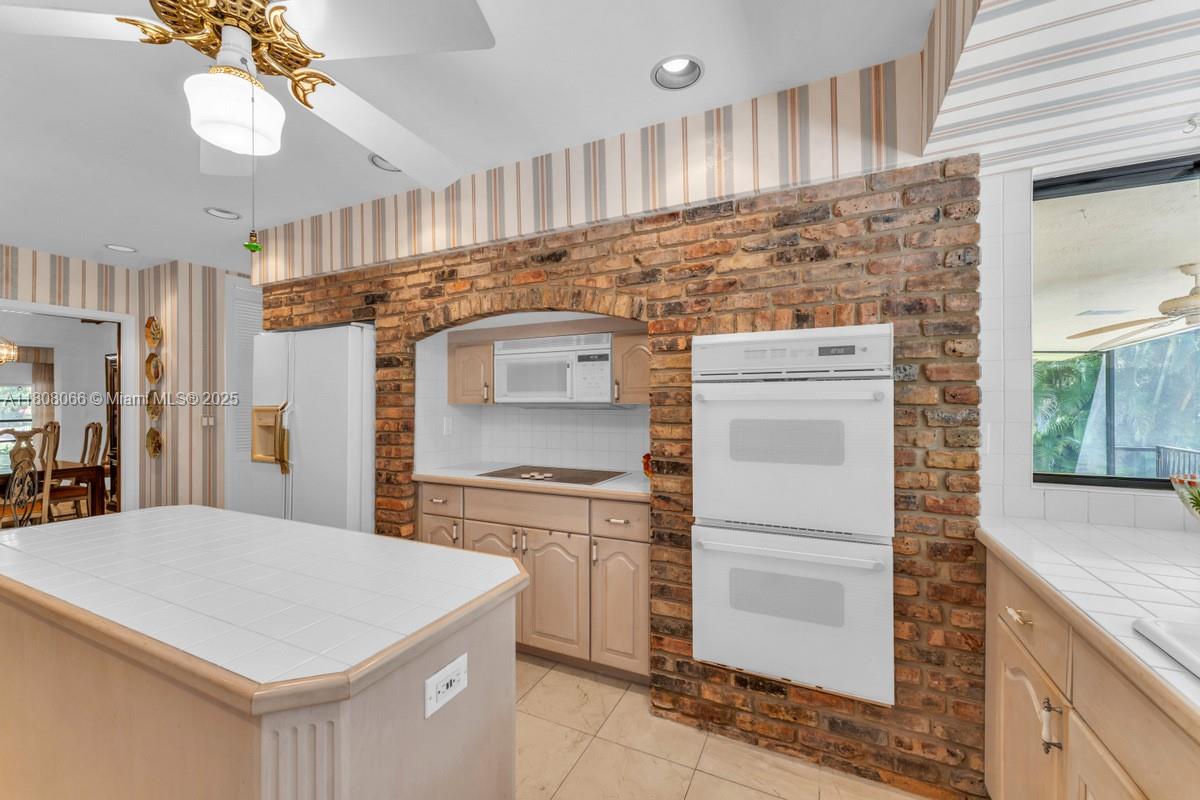 WARWICK MANOR 1ST ADDN - Residential