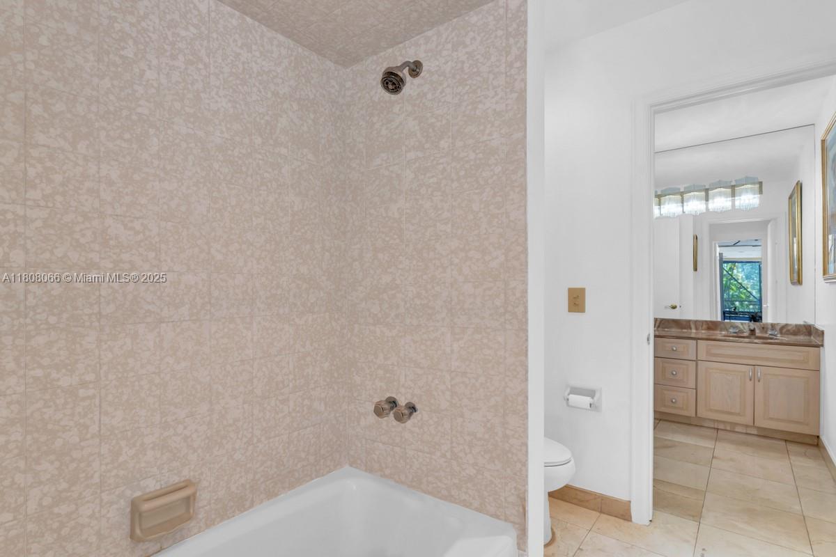 WARWICK MANOR 1ST ADDN - Residential