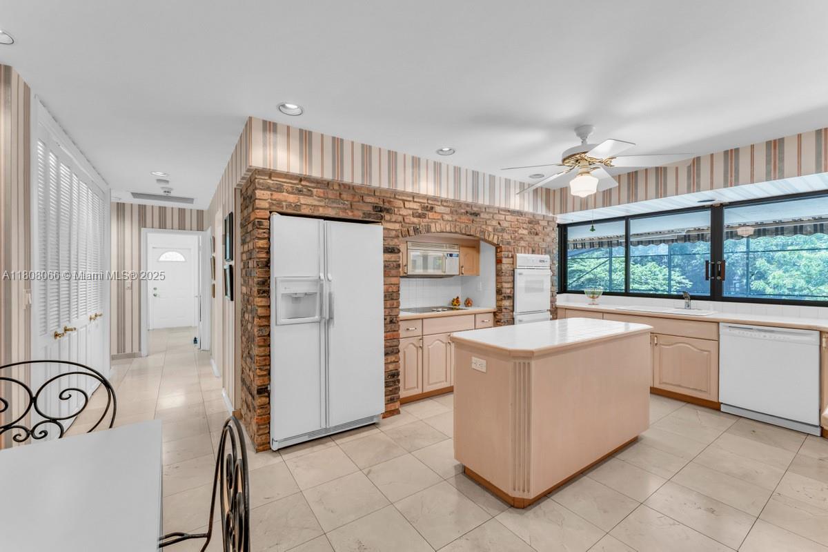 WARWICK MANOR 1ST ADDN - Residential