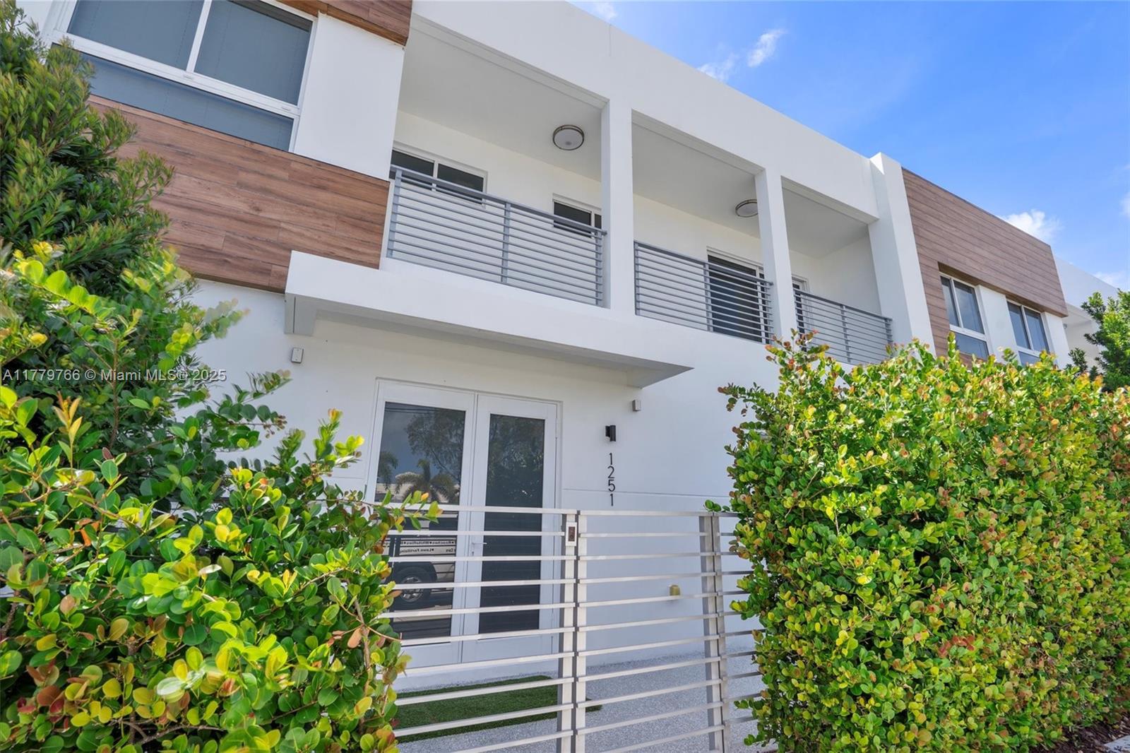 Property for Sale at 1251 Ne 18th Ave, Fort Lauderdale, Broward County, Florida - Bedrooms: 3 
Bathrooms: 4  - $765,000