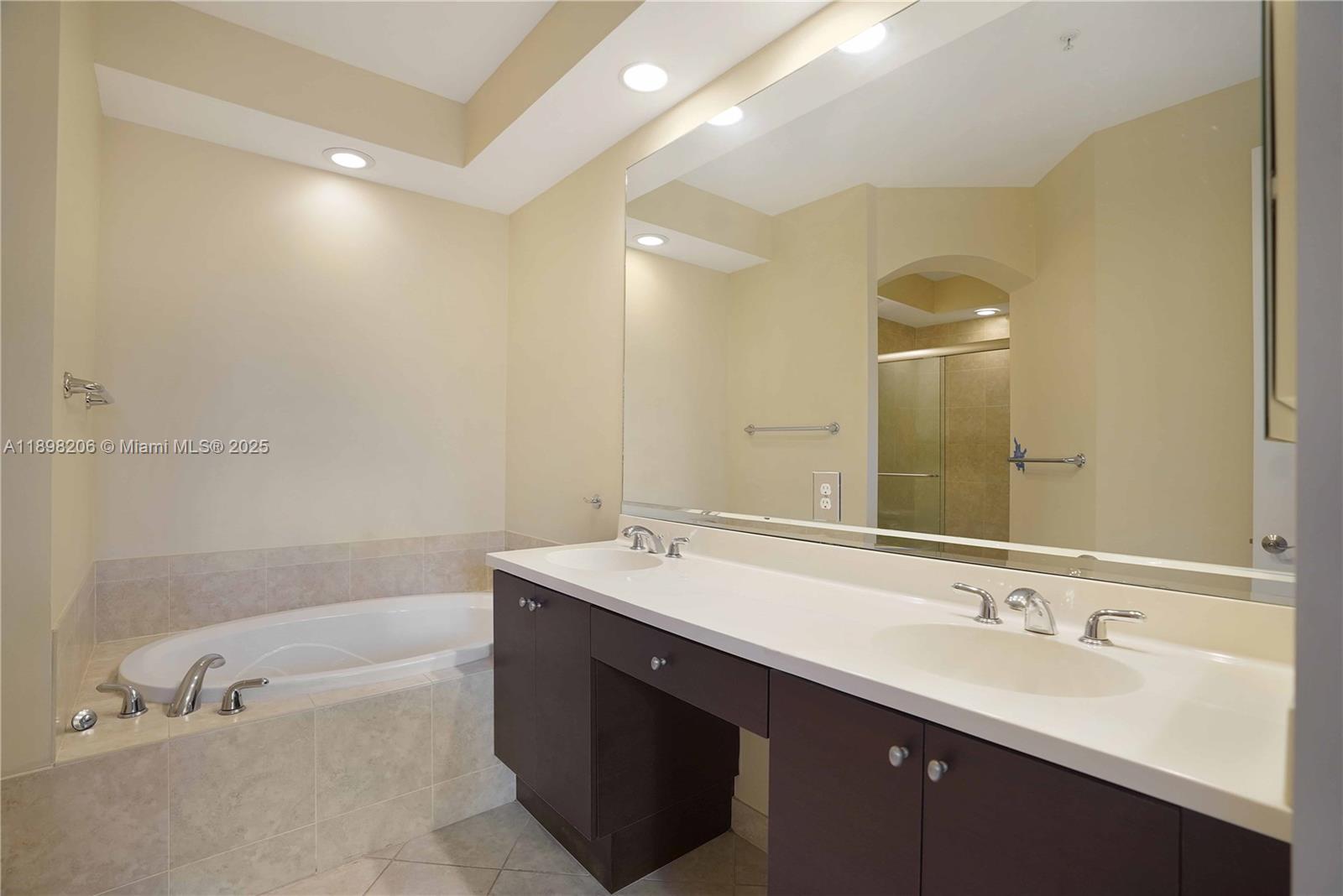 VILLA BIARRITZ CONDO - Residential
