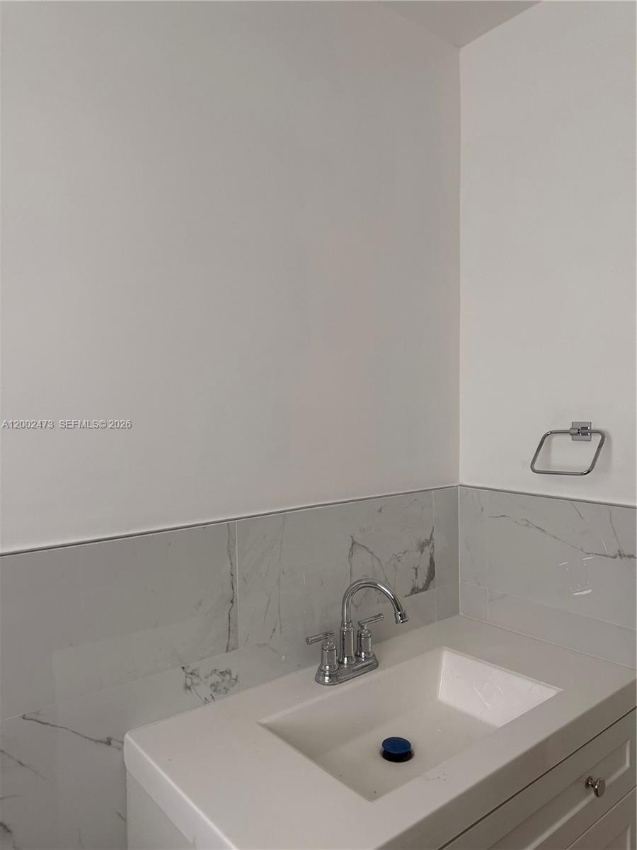 GOLDEN ISLES CONDO APTS - Residential Lease