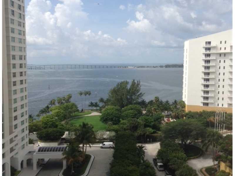 ENJOY WATER VIEWS IN EVERY DIRECTION. GREAT UNIT WITH BALCONY, BRAND NEW STAINLESS STEEL APPLIANCES,WASHER/DRYER AND NEW CARPET. FULL AMENITY BUILDING WITH POOL,TENNIS COURTS AND GYM.