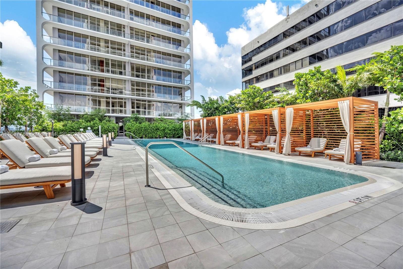 COCONUT GROVE - Residential