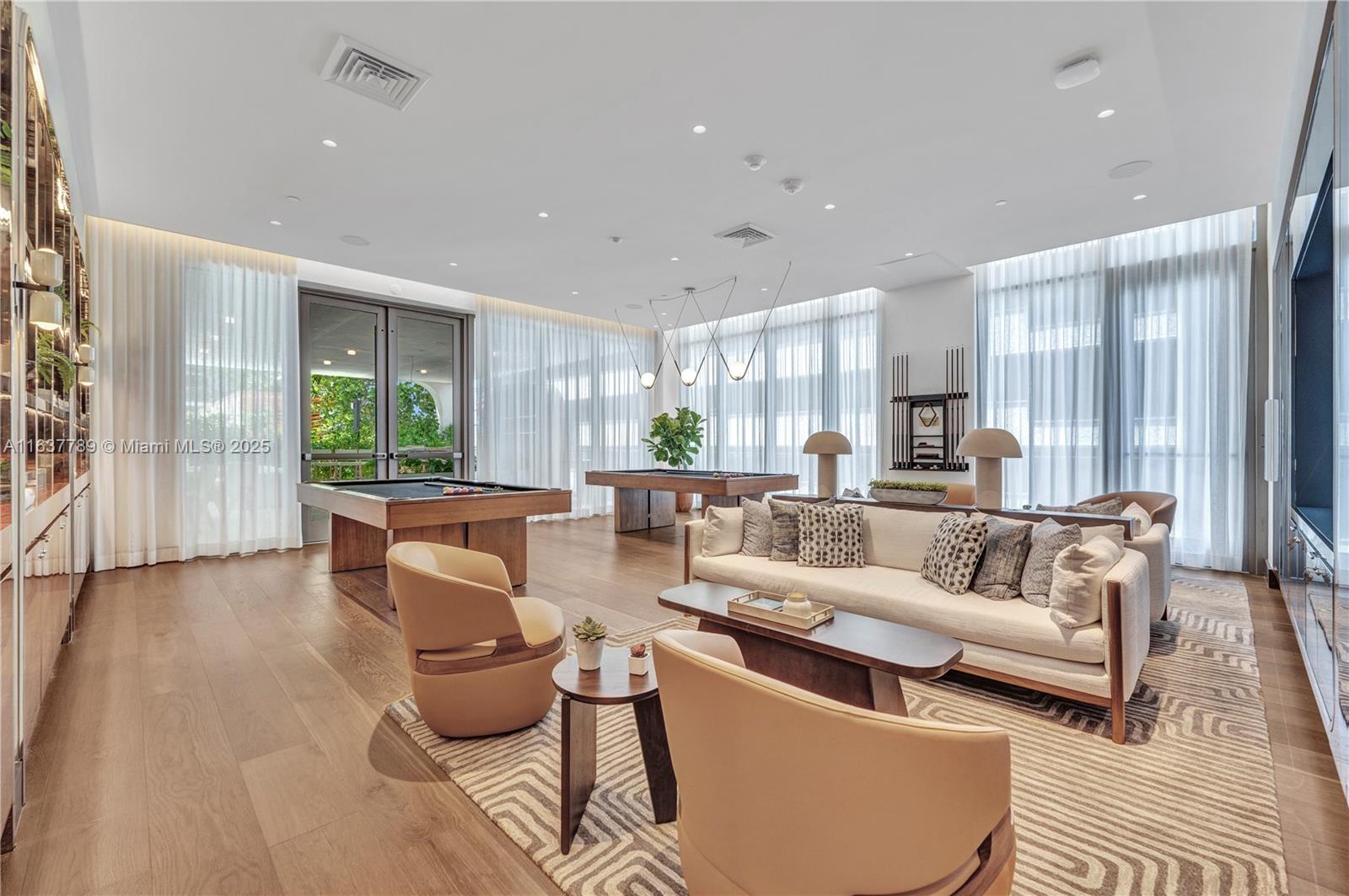 COCONUT GROVE - Residential
