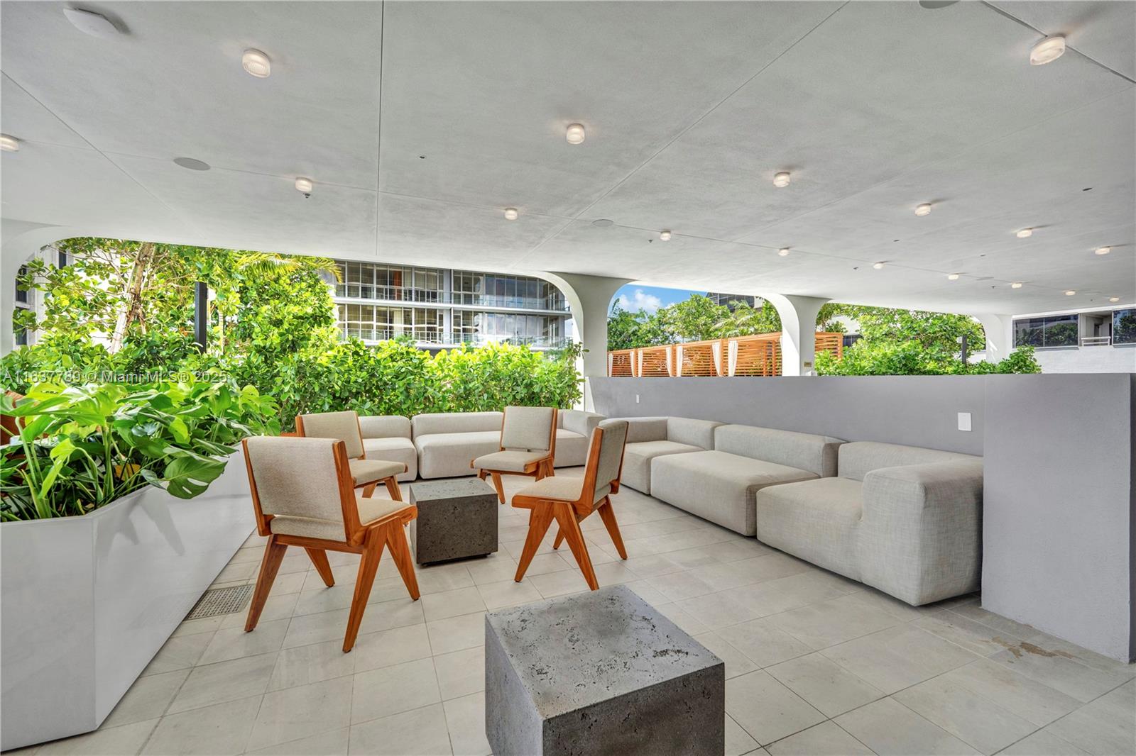 COCONUT GROVE - Residential