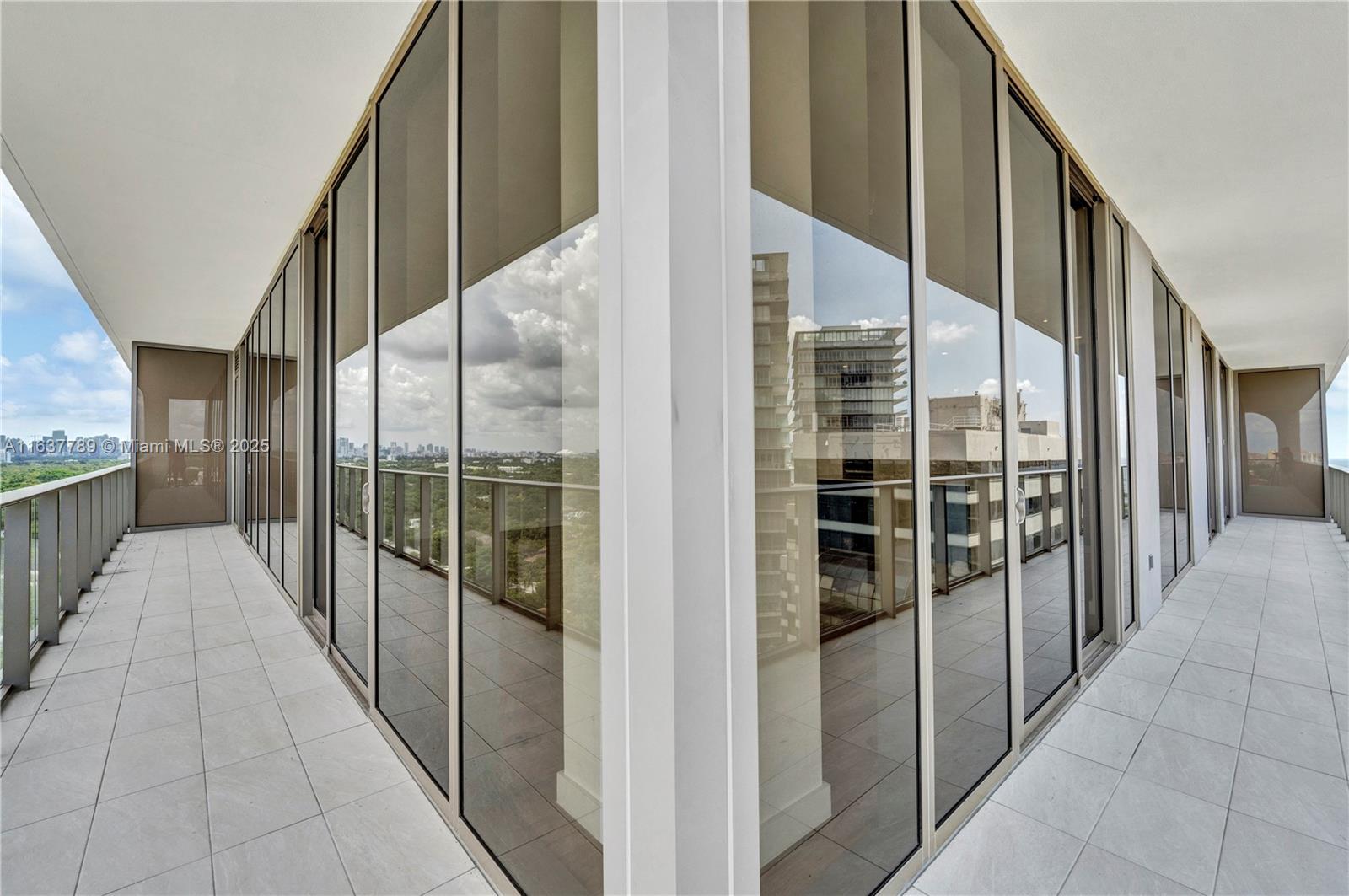 COCONUT GROVE - Residential