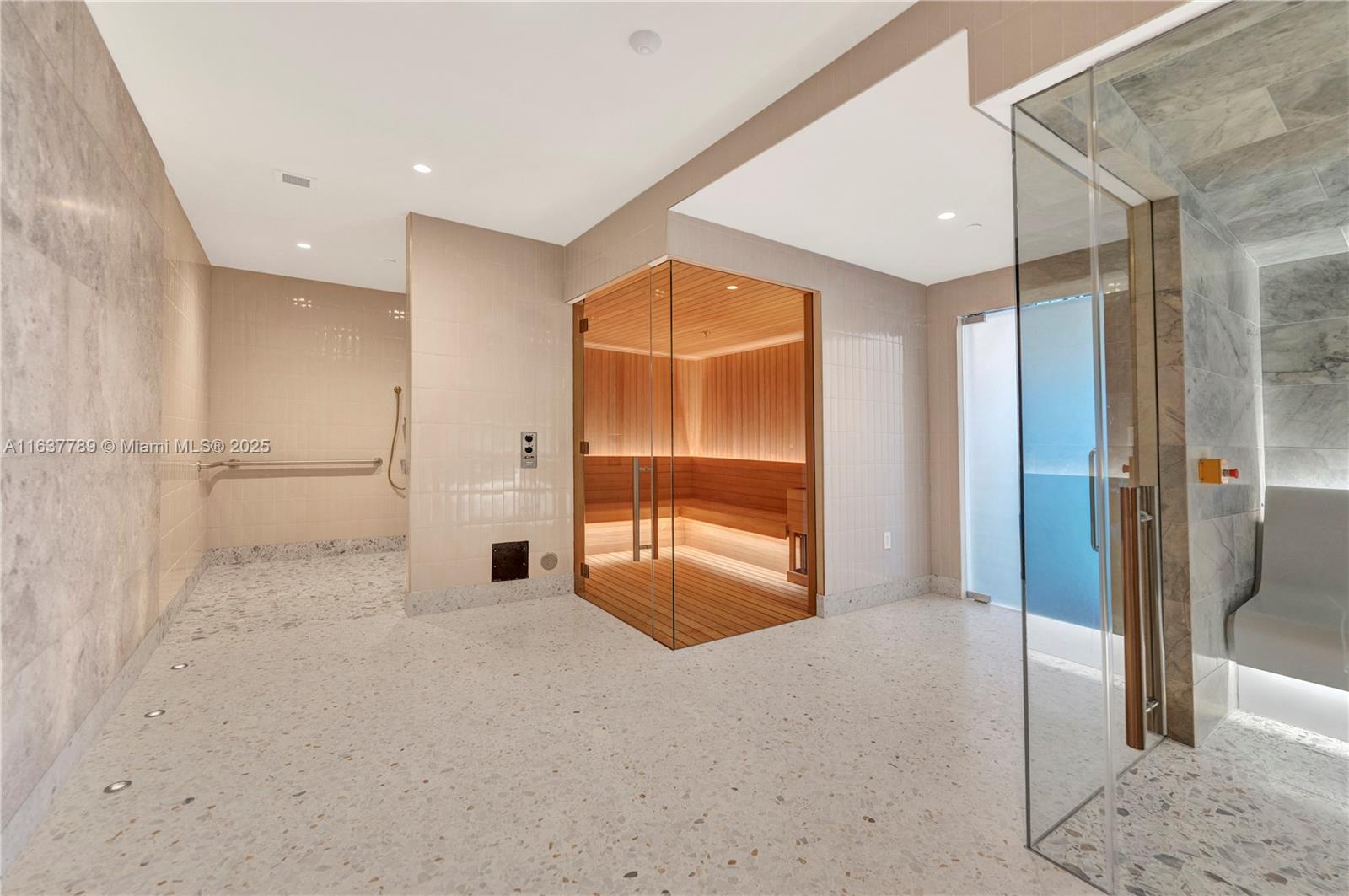 COCONUT GROVE - Residential