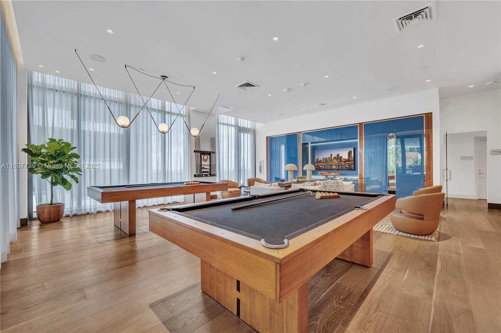 COCONUT GROVE - Residential