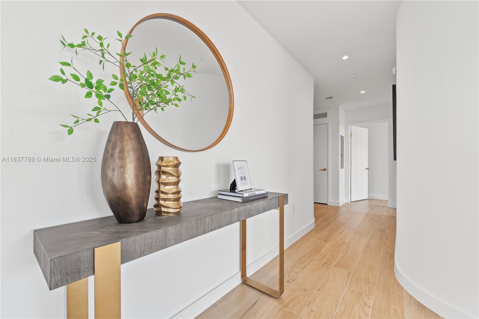 COCONUT GROVE - Residential