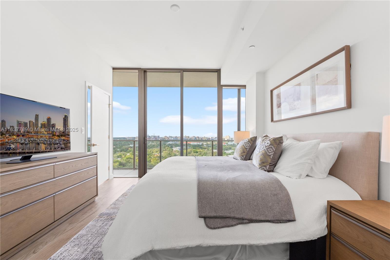 COCONUT GROVE - Residential
