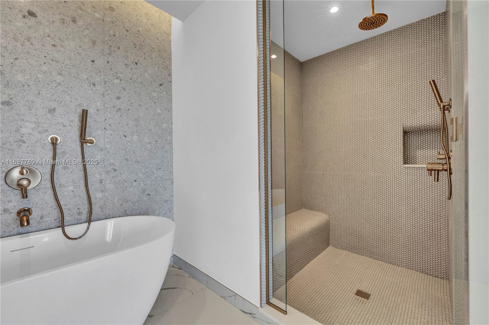 COCONUT GROVE - Residential