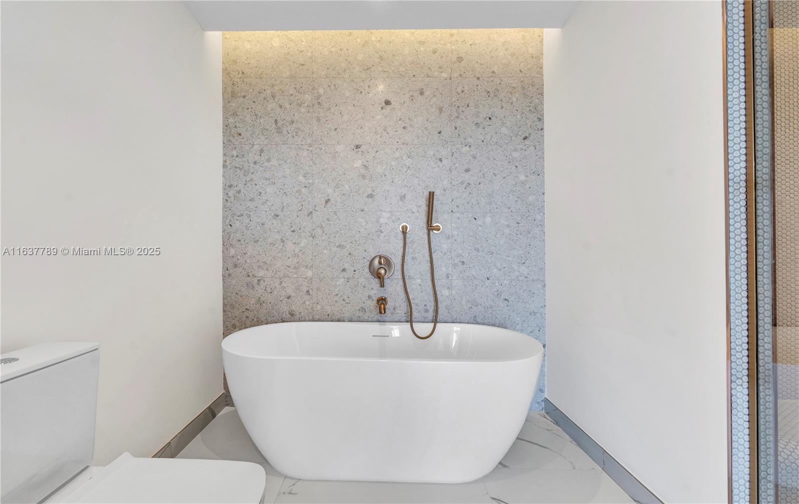 COCONUT GROVE - Residential