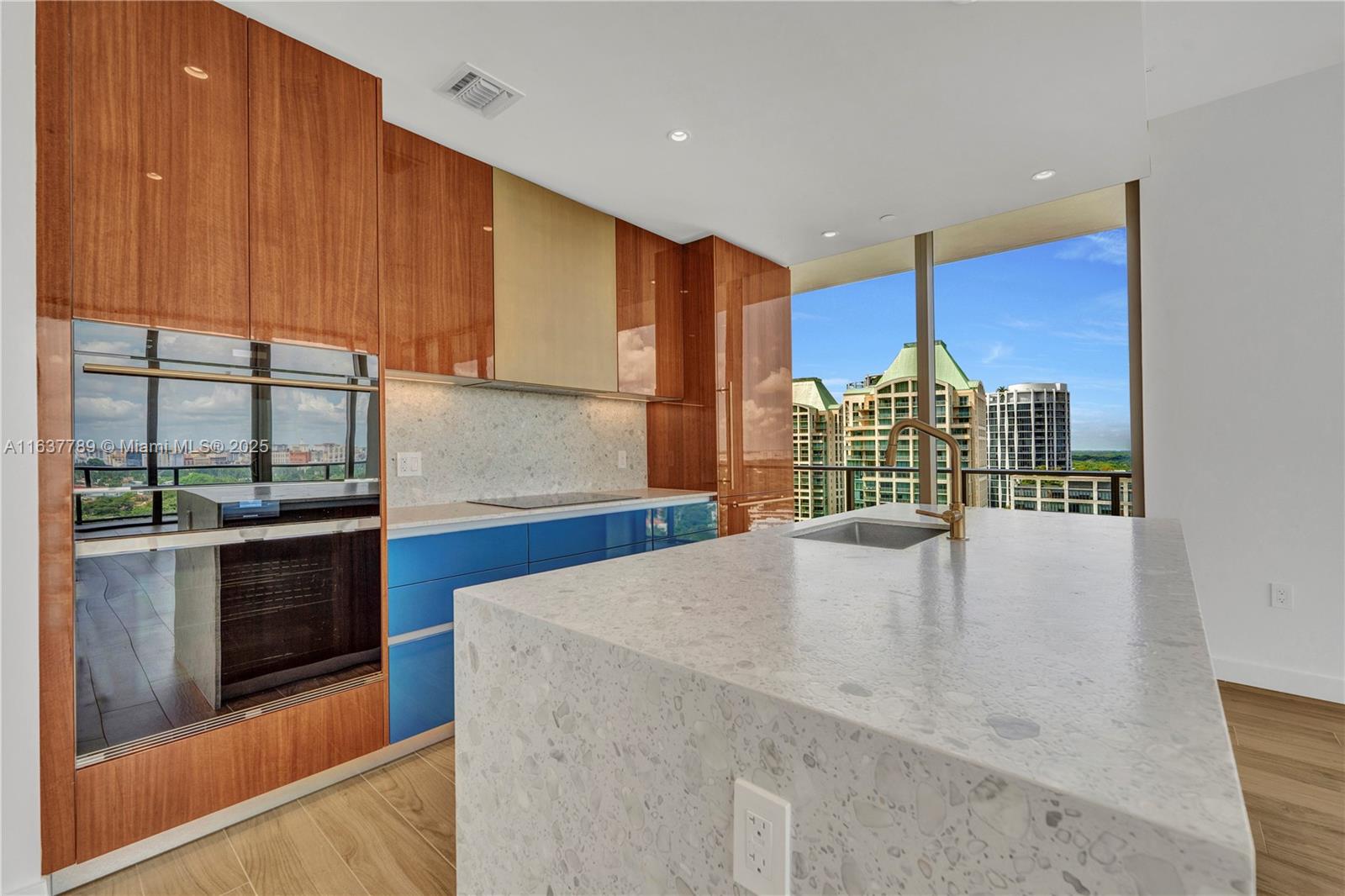 COCONUT GROVE - Residential
