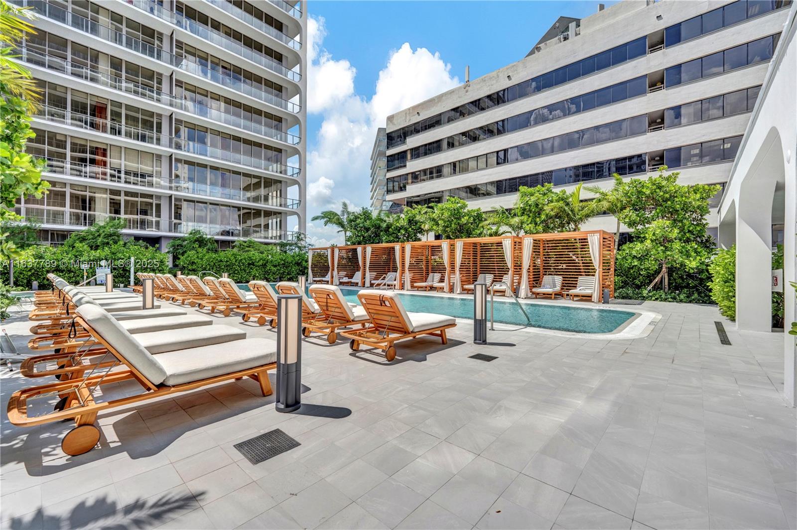 COCONUT GROVE - Residential