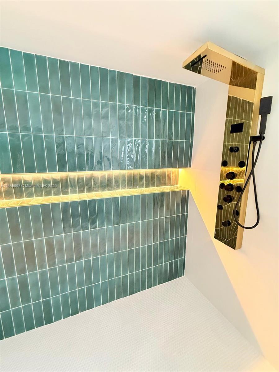 NORTH SHORES - Residential