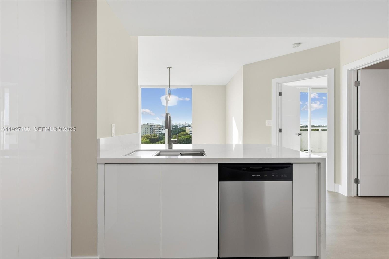 CORAL SEA VIEW CONDO - Residential