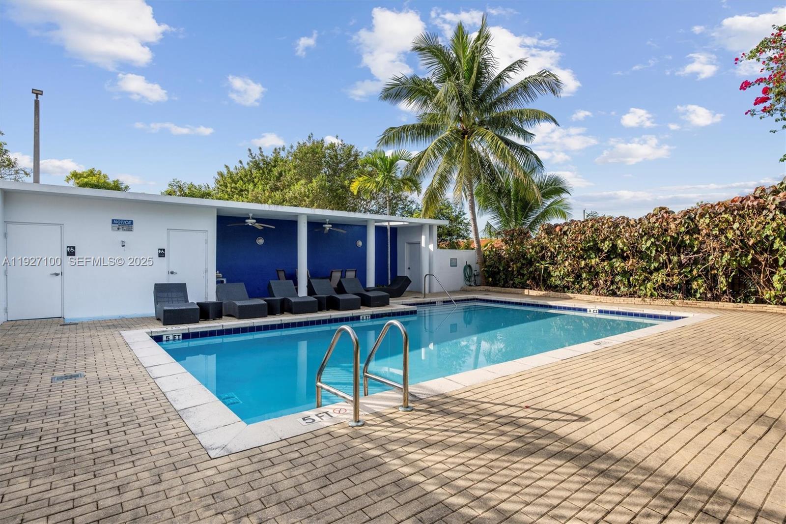 CORAL SEA VIEW CONDO - Residential