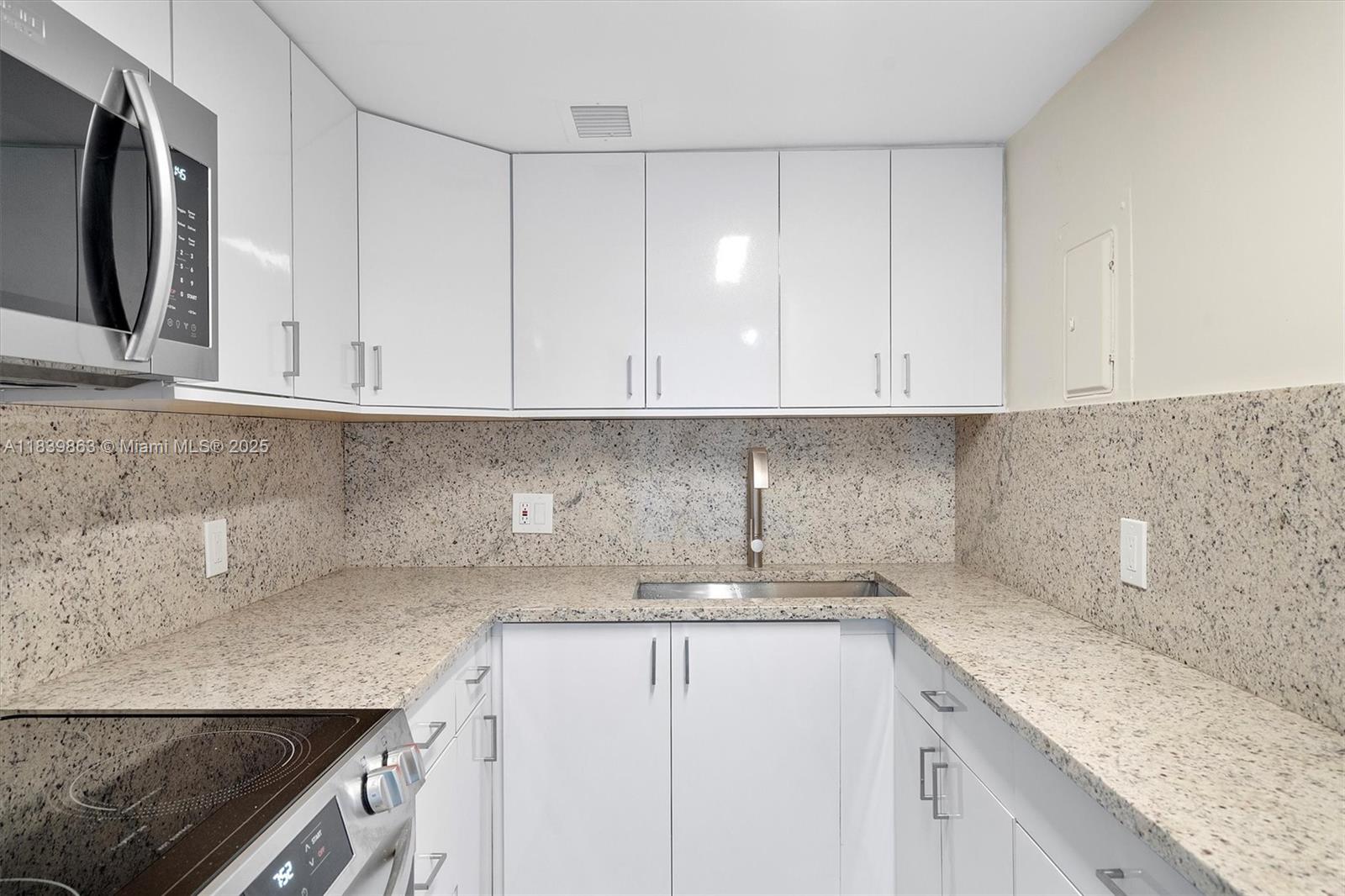 KING COLE CONDO - Residential