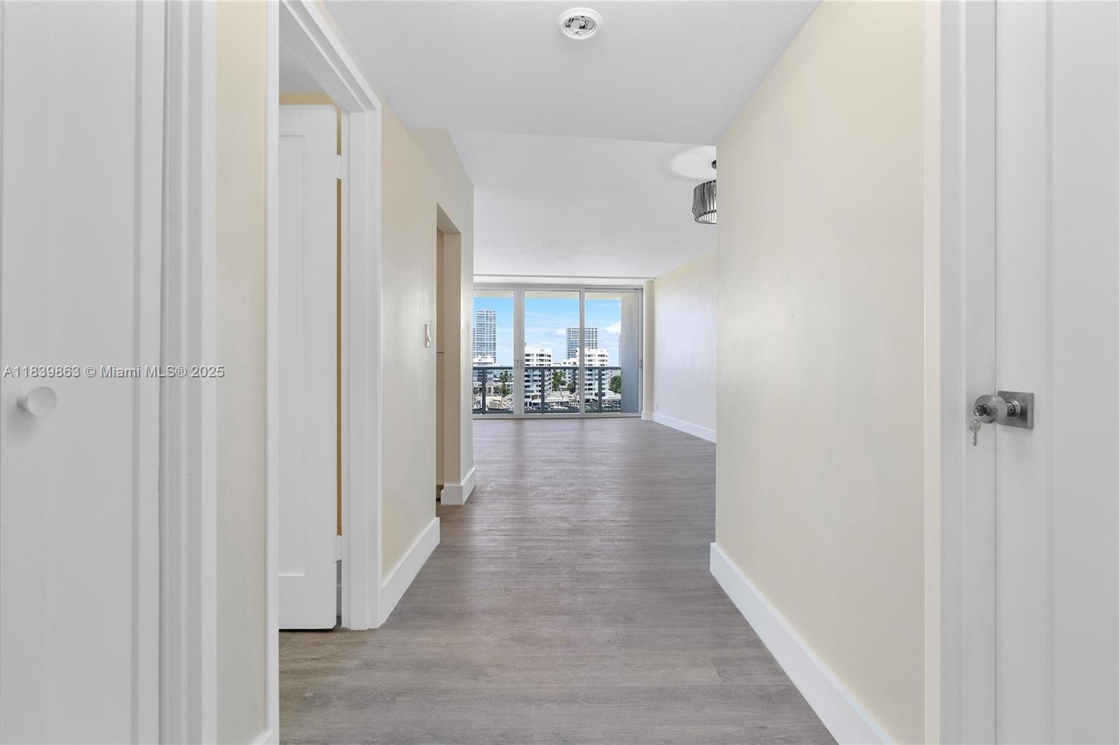 KING COLE CONDO - Residential