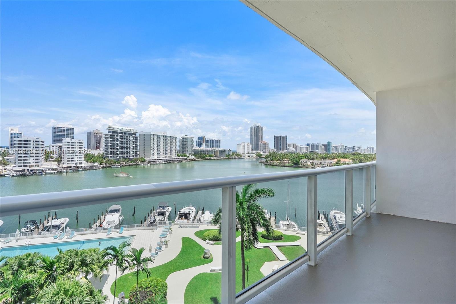 KING COLE CONDO - Residential