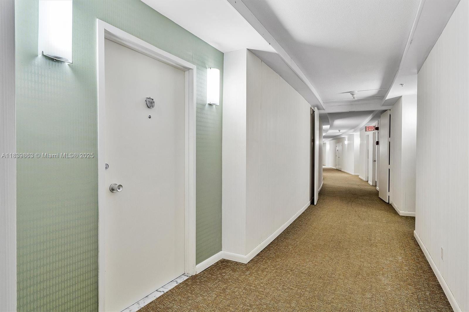 KING COLE CONDO - Residential