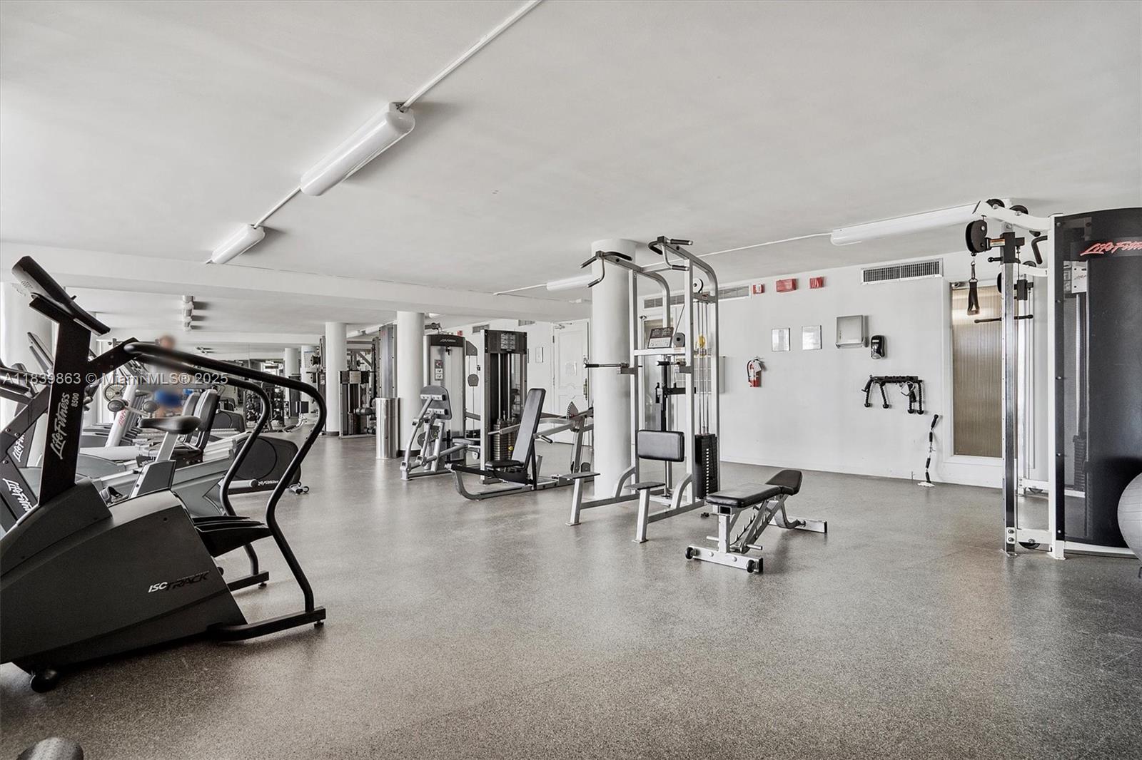 KING COLE CONDO - Residential