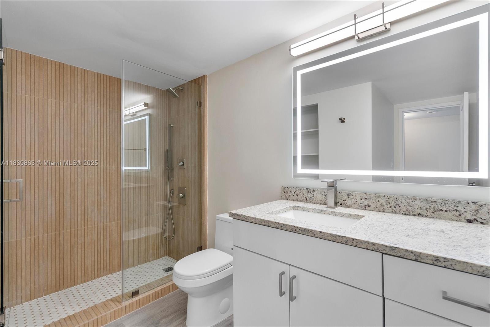 KING COLE CONDO - Residential