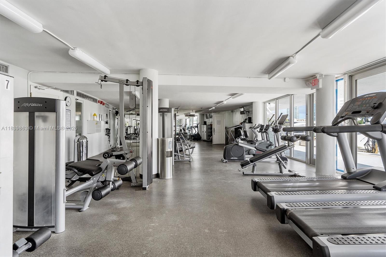 KING COLE CONDO - Residential