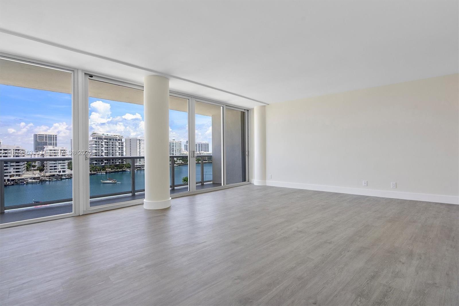 KING COLE CONDO - Residential