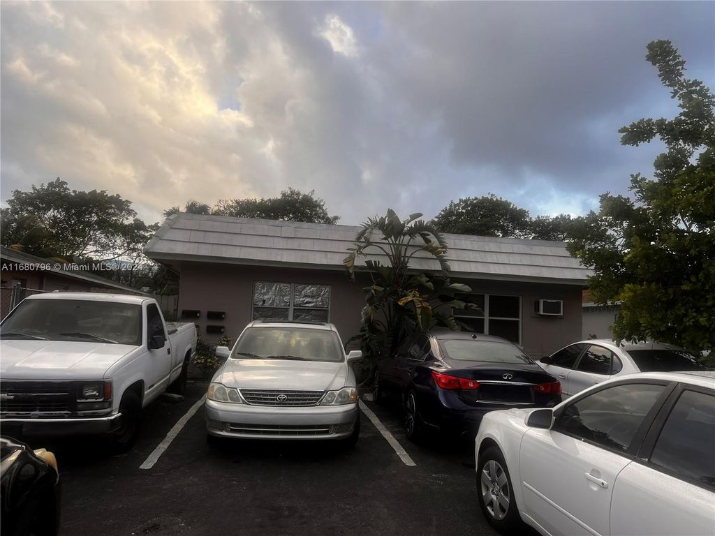 Photo of 516 SW 2nd Ct, Pompano Beach, FL 33060 (MLS # A11680796)