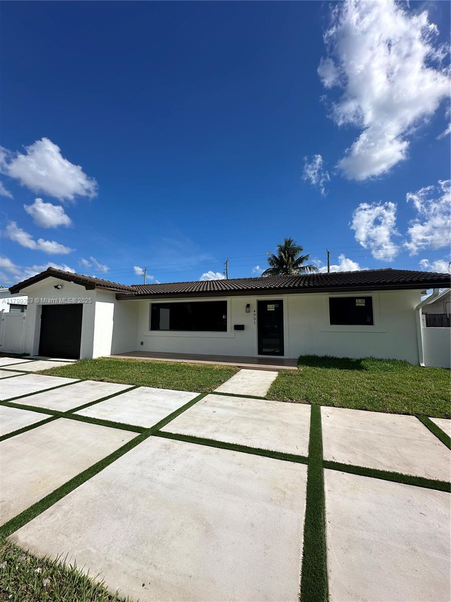 Rental Property at 4901 Washington St, Hollywood, Broward County, Florida - Bedrooms: 3 
Bathrooms: 3  - $4,650 MO.