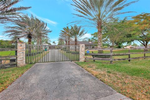 Photo of 17500 SW 68th Ct, Southwest Ranches, FL 33331 (MLS # A11745515)