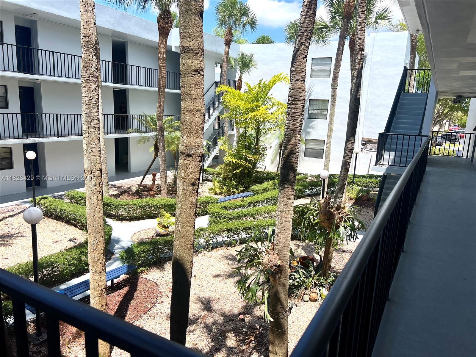 10825 SW 112th Ave 216, Miami, FL, 33176/$295,000 1 10825 SW 112th Ave 216