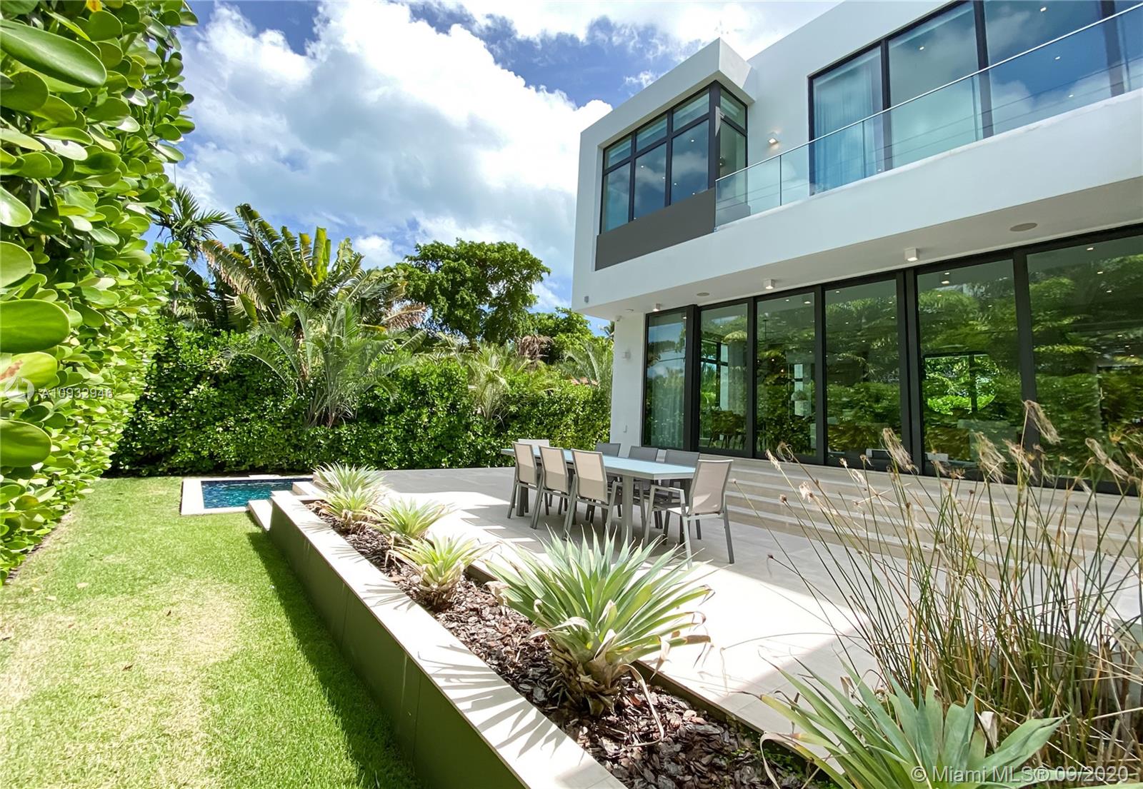TROPICAL ISLE HOMES SUB 4 - Residential