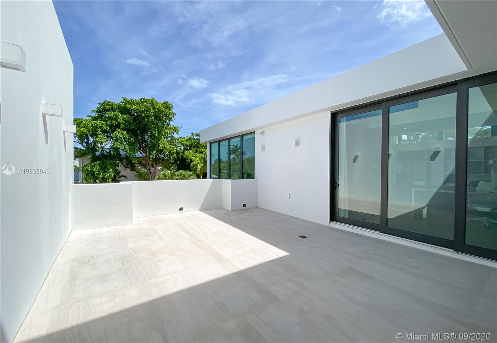TROPICAL ISLE HOMES SUB 4 - Residential