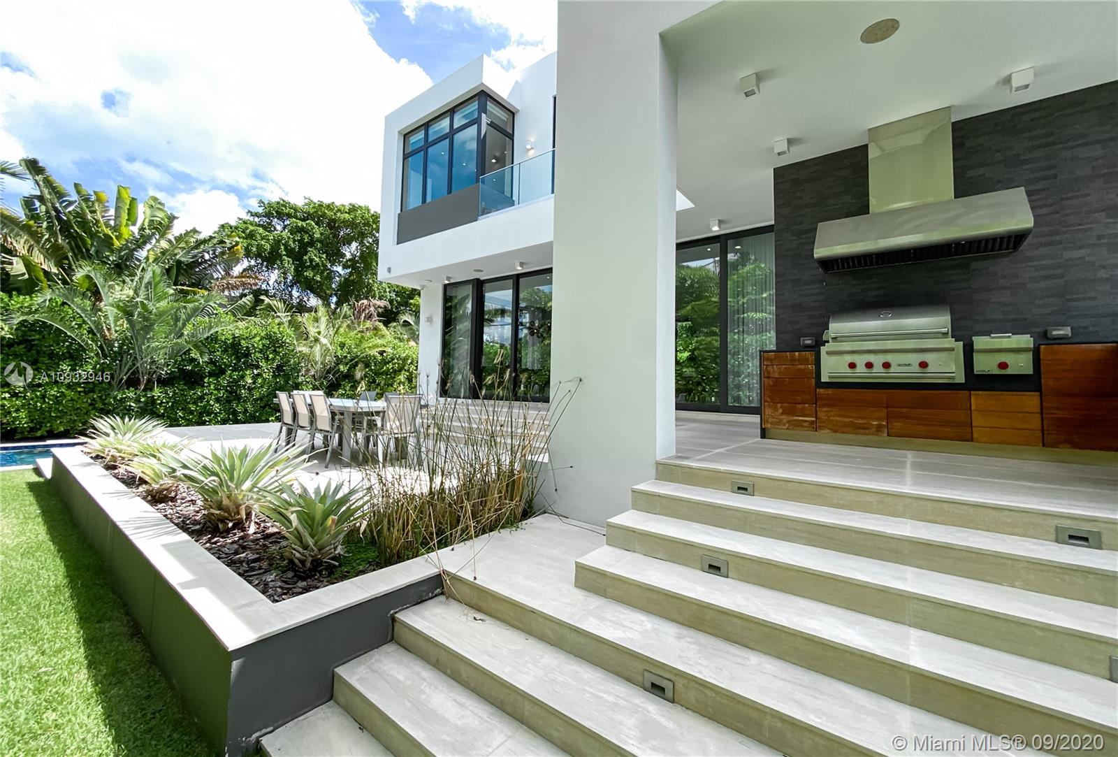 TROPICAL ISLE HOMES SUB 4 - Residential