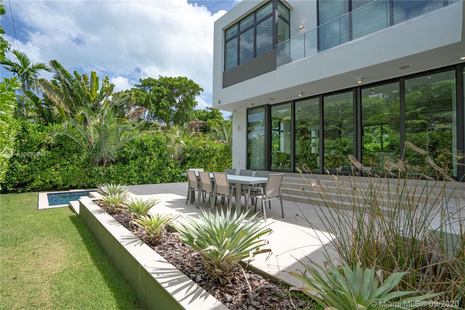 TROPICAL ISLE HOMES SUB 4 - Residential