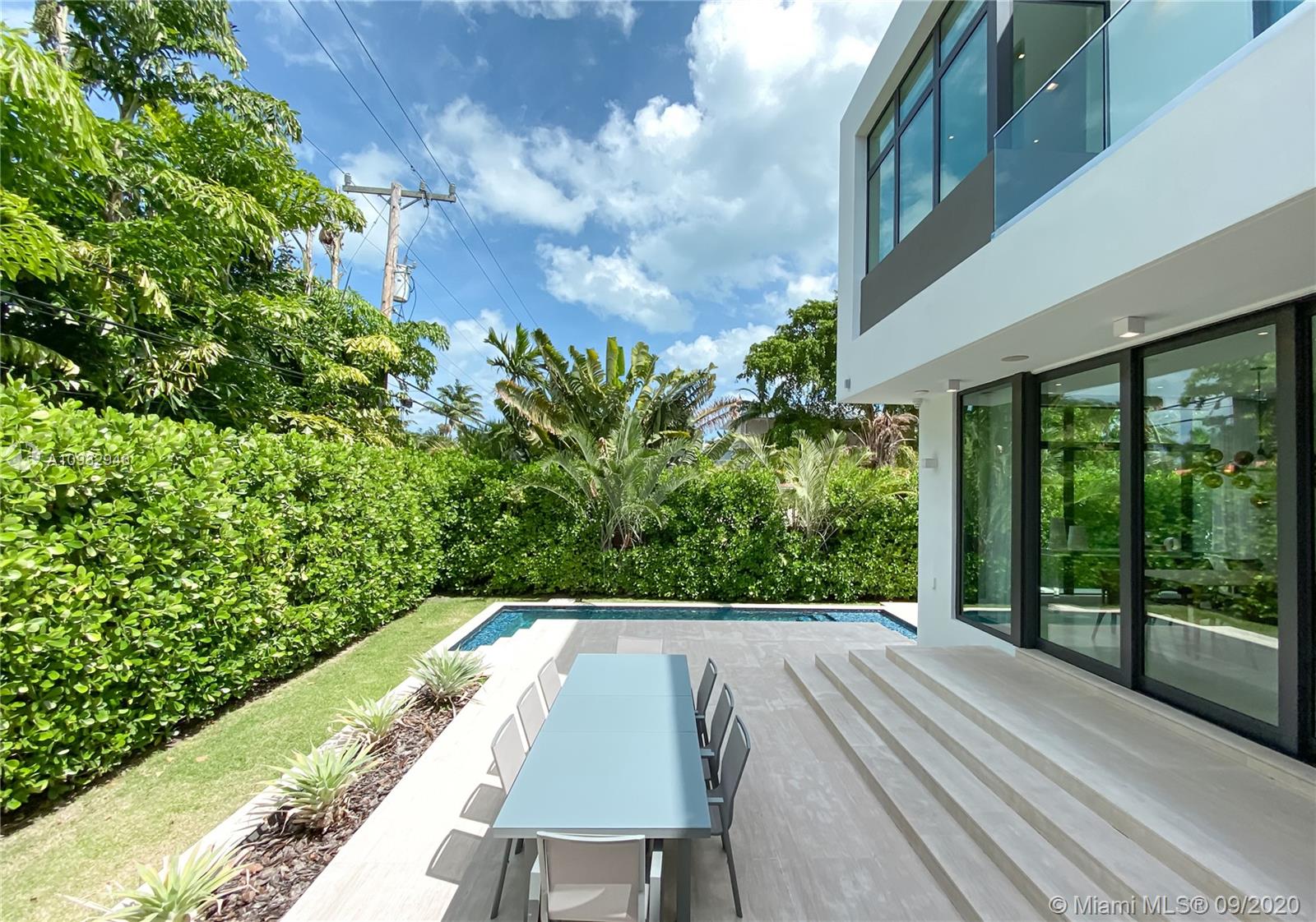 TROPICAL ISLE HOMES SUB 4 - Residential