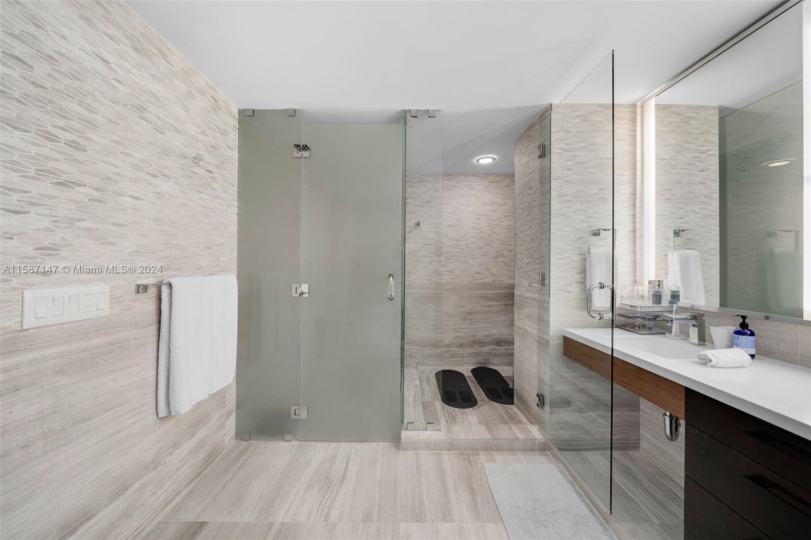 ONE OCEAN CONDO - Residential